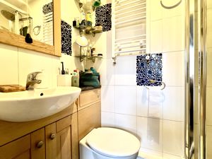 En-Suite- click for photo gallery